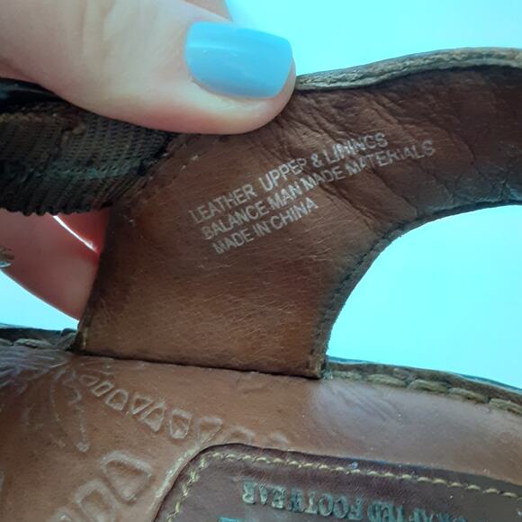 Born Mens Fisherman Sandals Genuine Leather Brown Slip On Shoes Mens 9 Beach - Picture 10 of 12